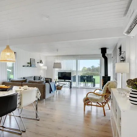 Three-bedroom Haderslev With A Fireplace 06 בית נופש